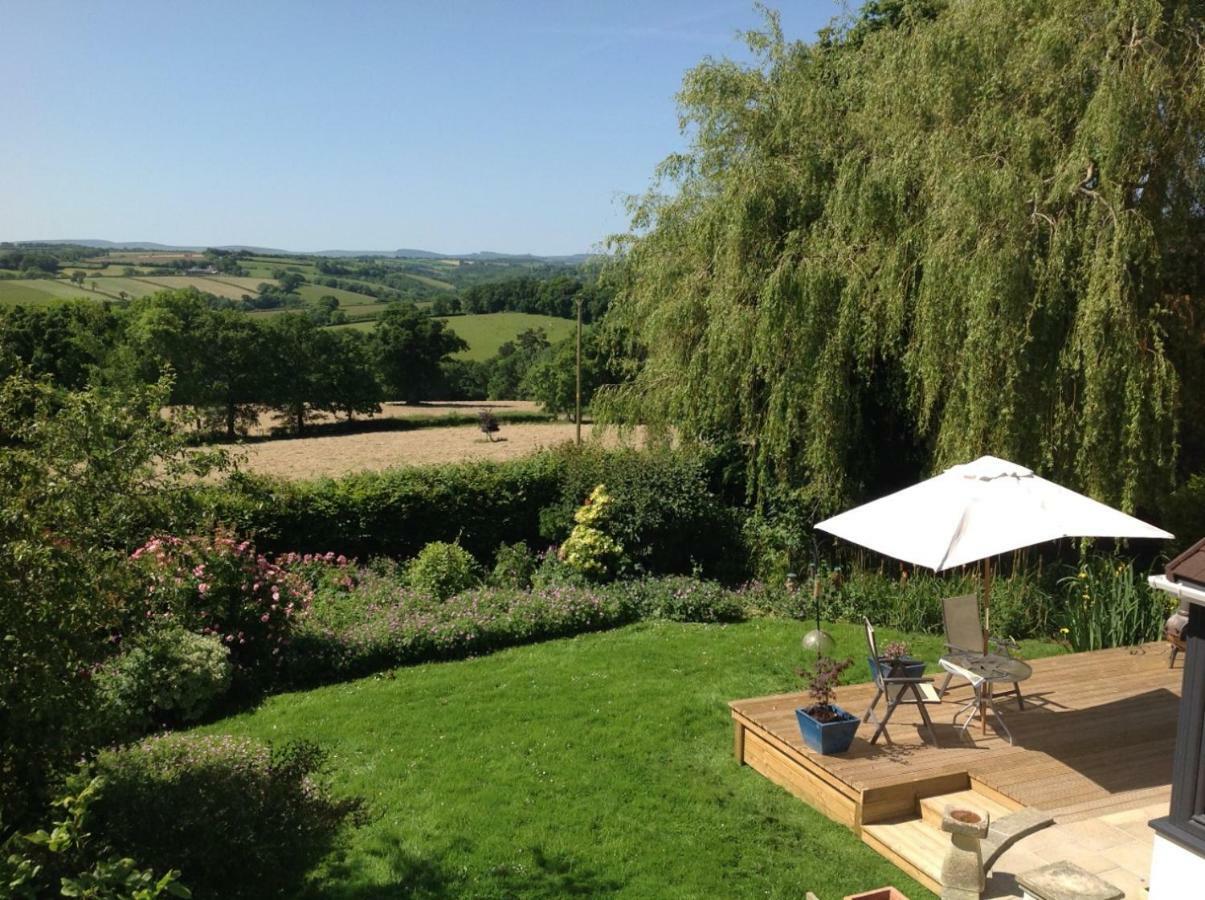 Gasthaus East Hillerton House Crediton Exterior foto